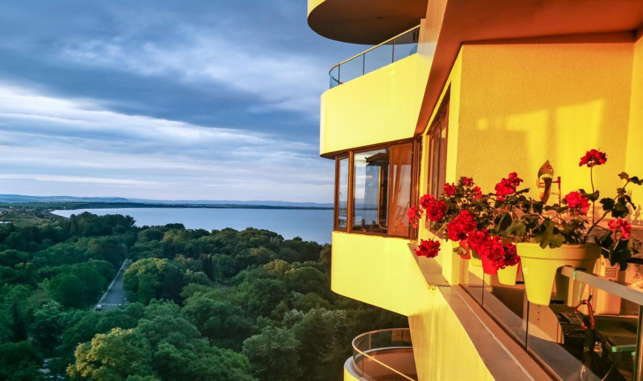 Luxury Apartments Alix Burgas Екстер'єр фото