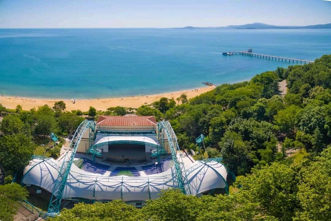 Luxury Apartments Alix Burgas Екстер'єр фото